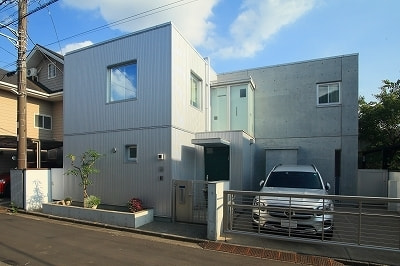 RC外遮熱をご採用いただいたお客様より  夏２０万かかっていた電気代が５万になったし、どこの部屋にいても一定の温度で本当にすごい！と驚かれています。